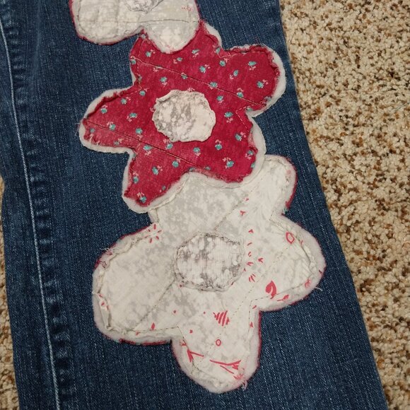 37855 Size 12 Upcycled Levi't Appliqued With Quilted Flower Trim. - Picture 2 of 7